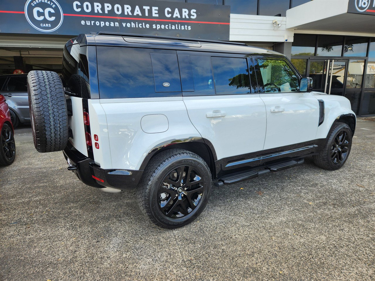 2024 Land Rover Defender thumbnail