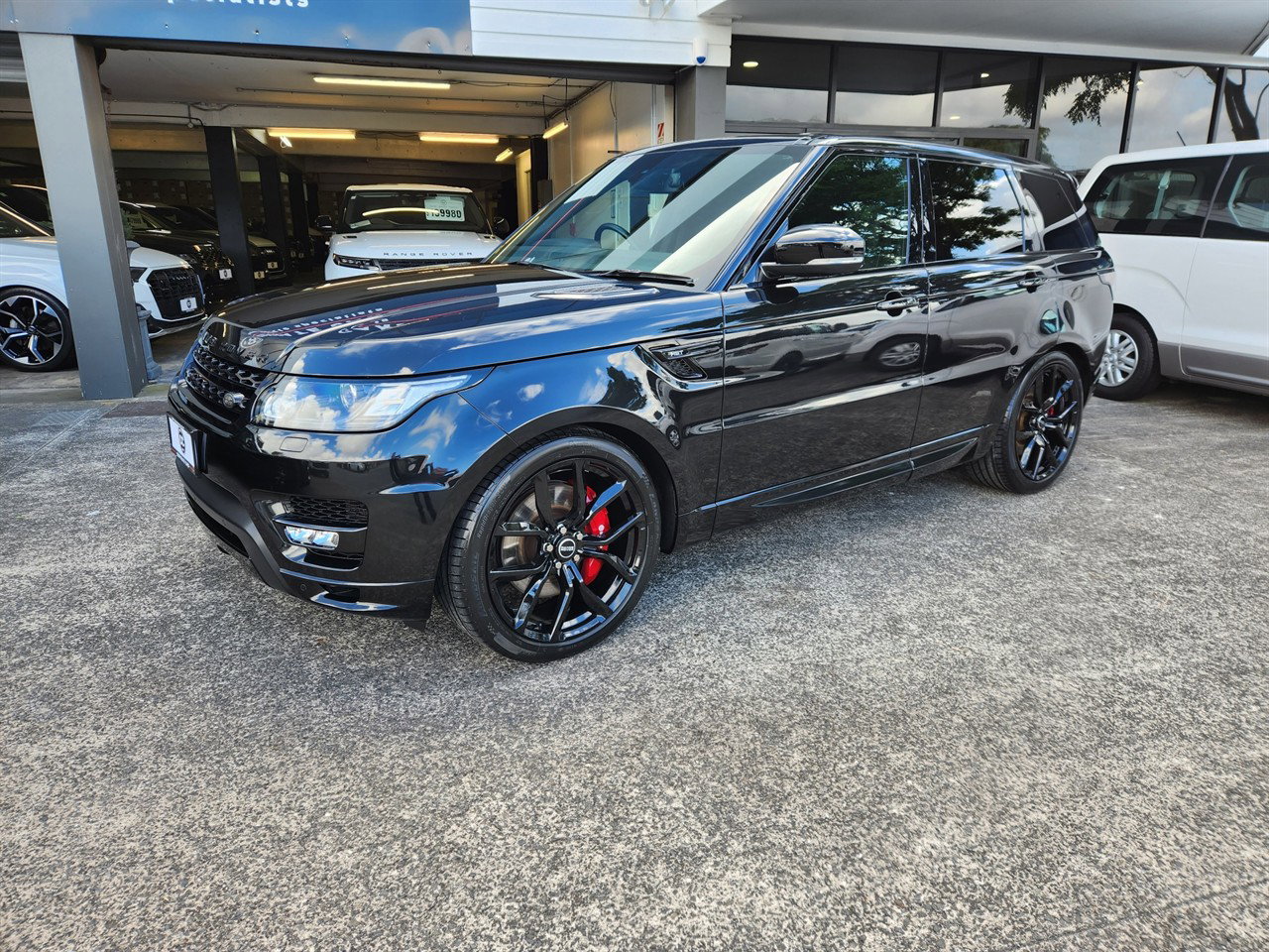 2016 Land Rover Range Rover Sport thumbnail