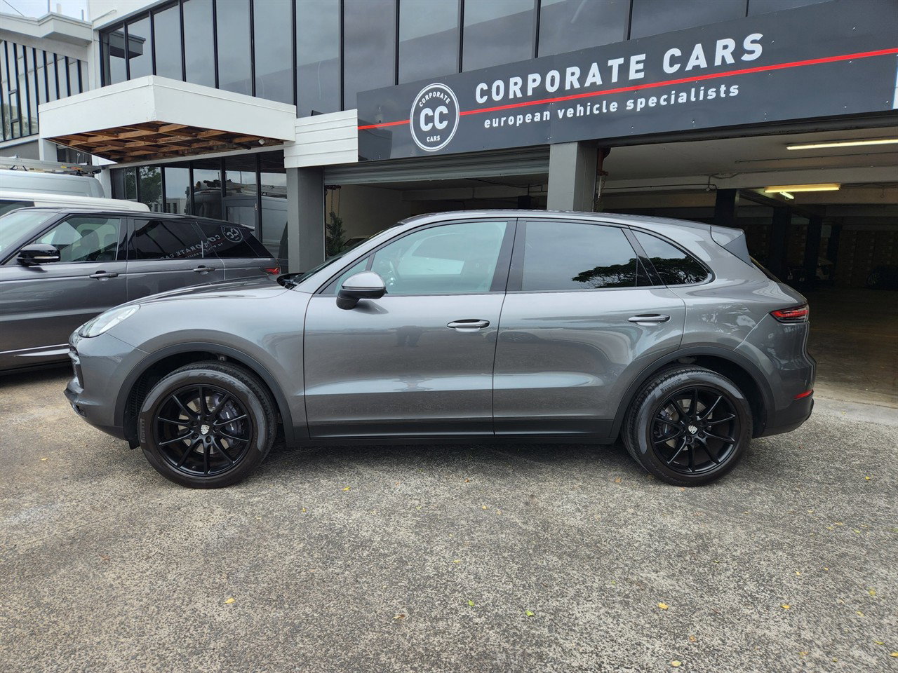 2020 Porsche Cayenne thumbnail