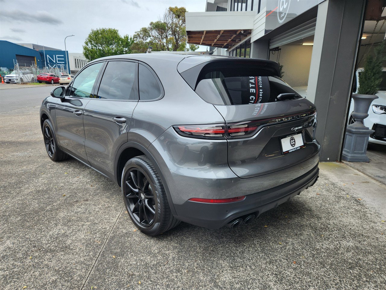 2020 Porsche Cayenne thumbnail