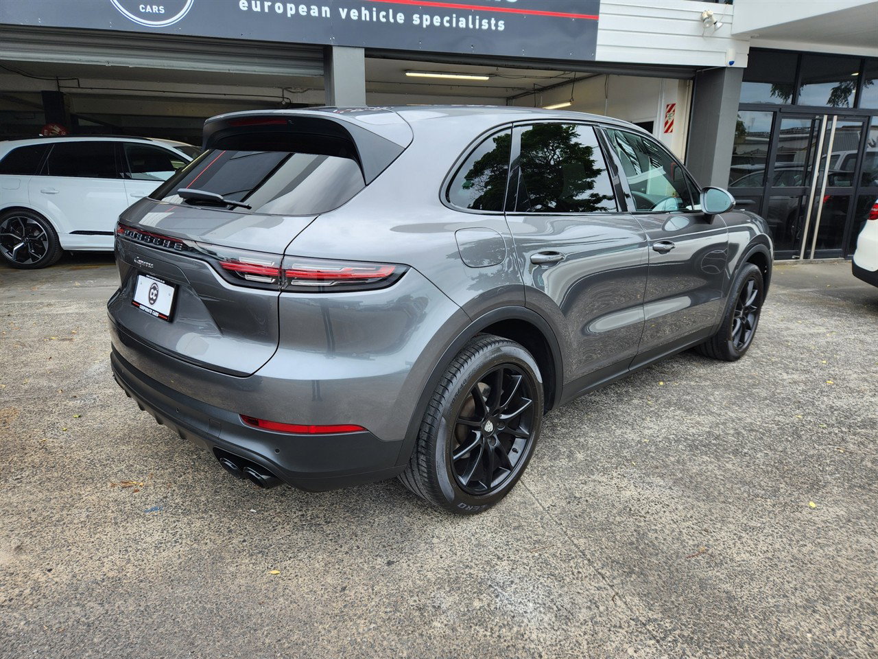 2020 Porsche Cayenne thumbnail