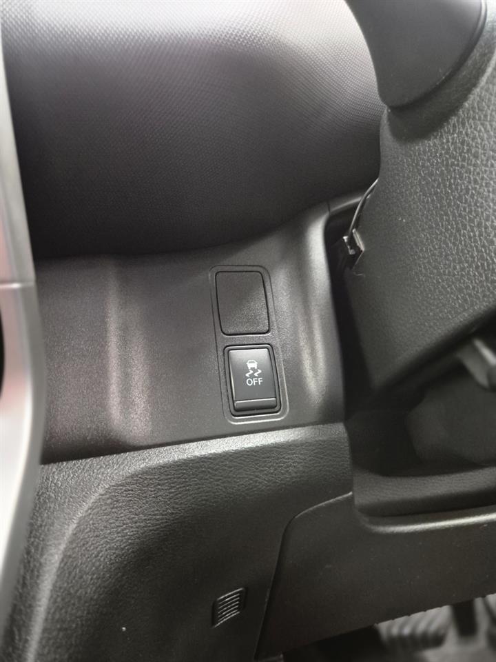 2016 Nissan Serena thumbnail