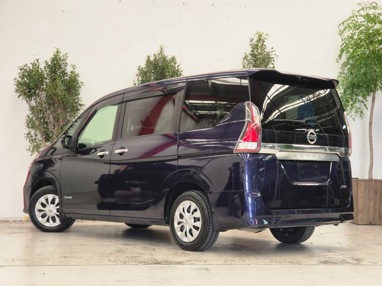 2016 Nissan Serena thumbnail