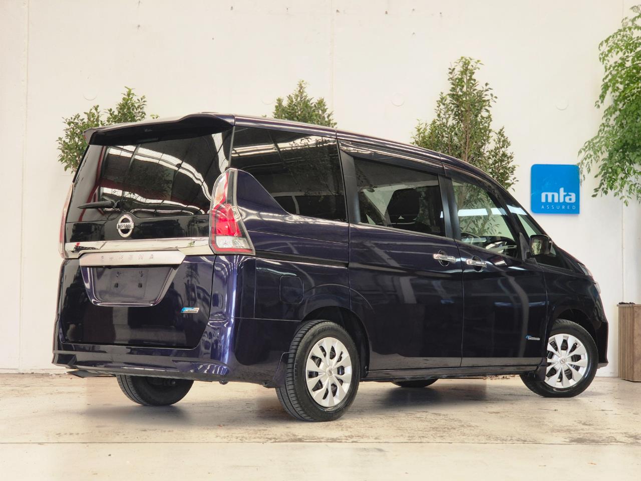 2016 Nissan Serena thumbnail