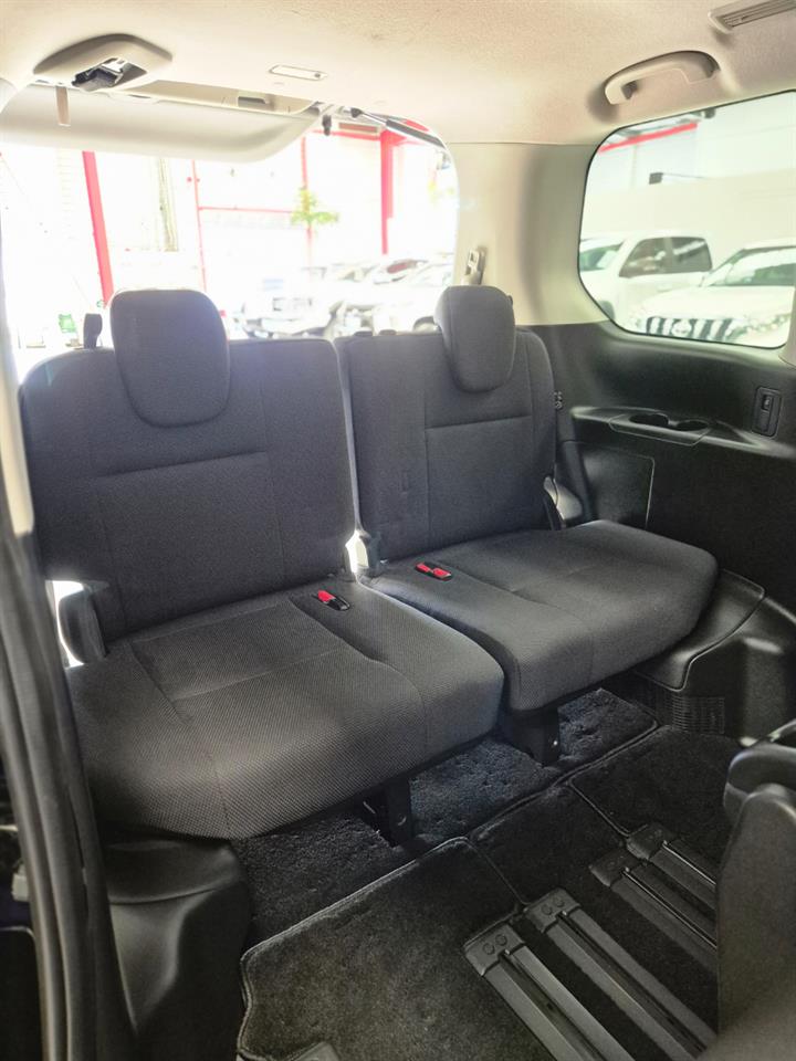2016 Nissan Serena thumbnail