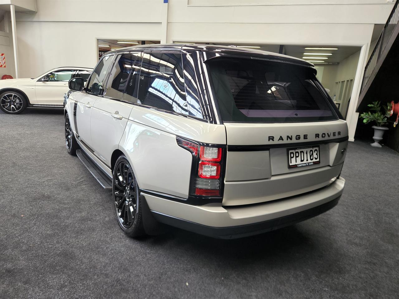 2013 Land Rover Range Rover thumbnail