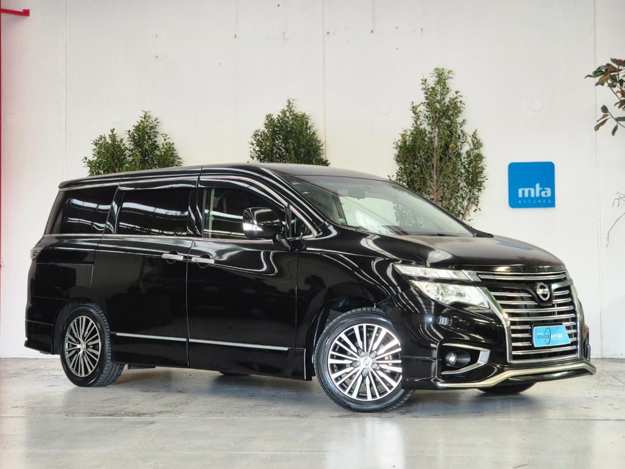 2017 Nissan Elgrand thumbnail