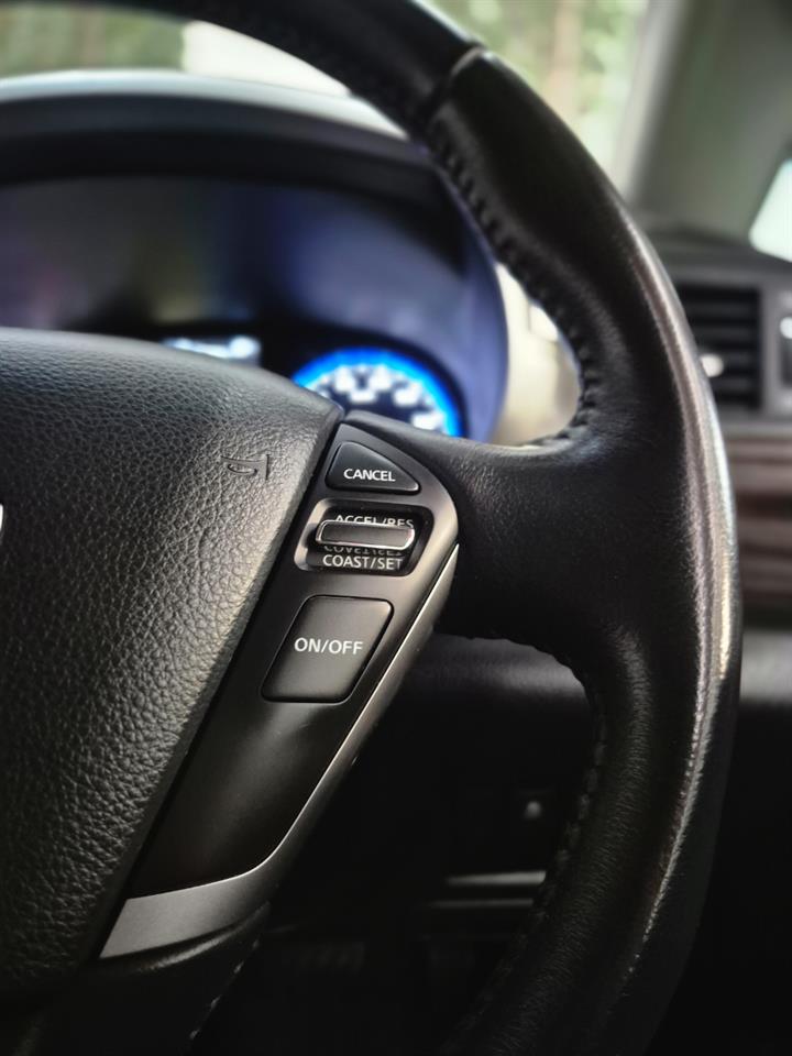 2017 Nissan Elgrand thumbnail