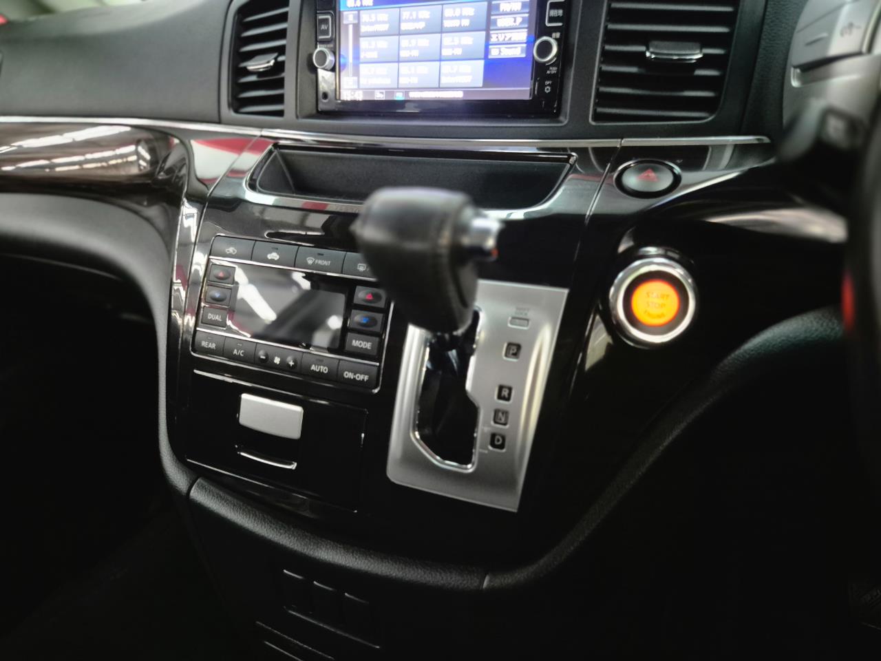 2017 Nissan Elgrand thumbnail