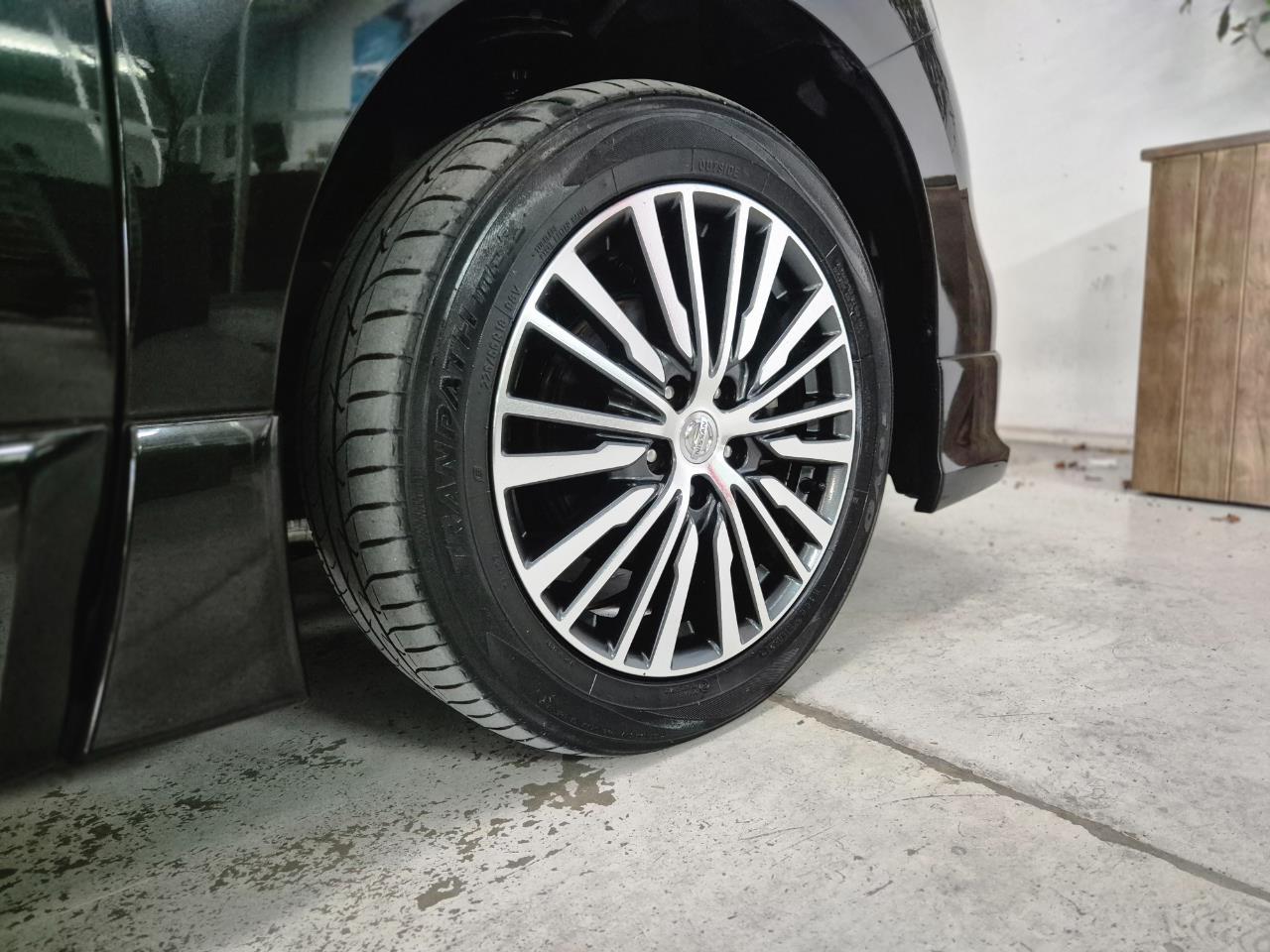 2017 Nissan Elgrand thumbnail