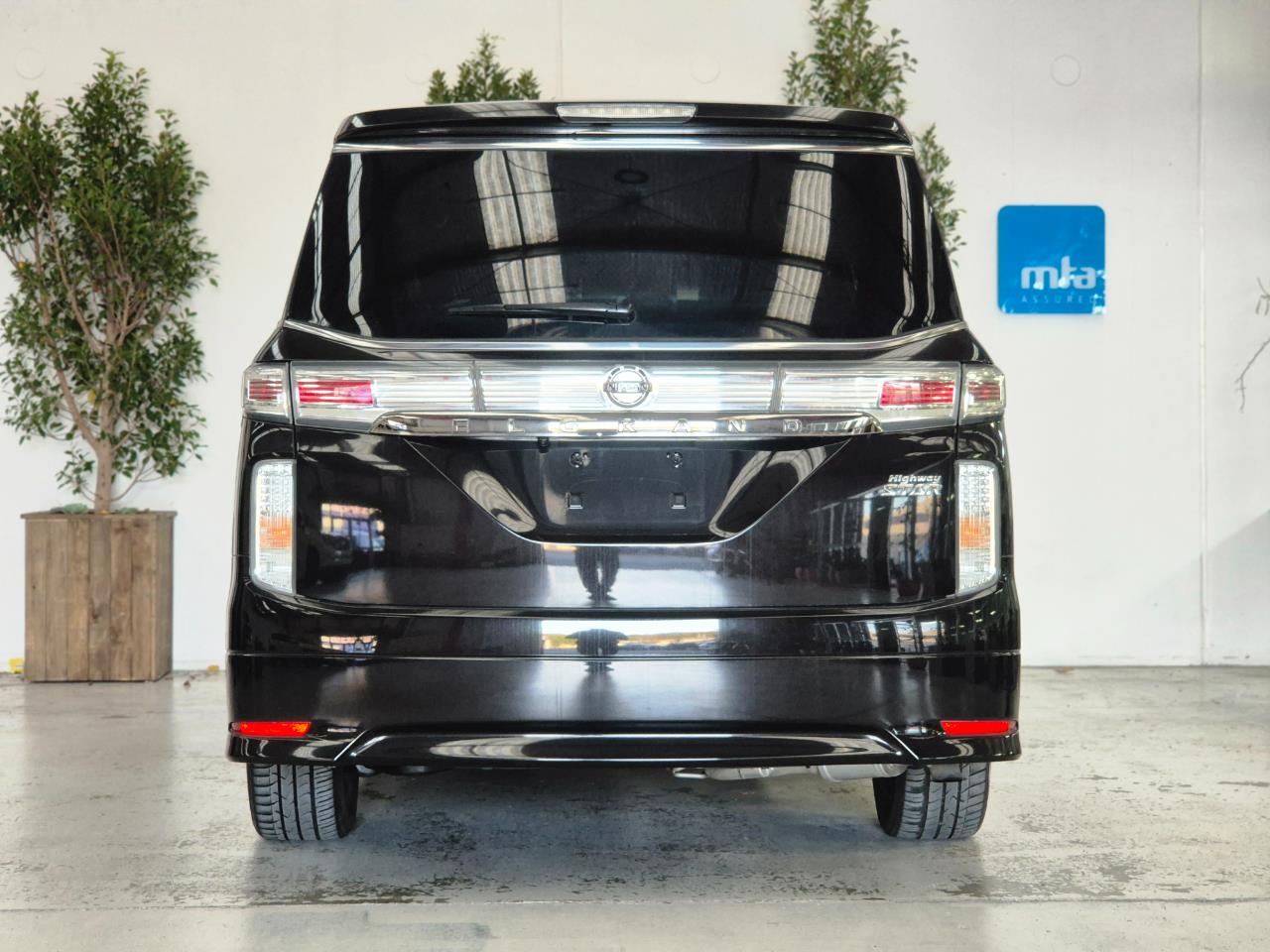 2017 Nissan Elgrand thumbnail
