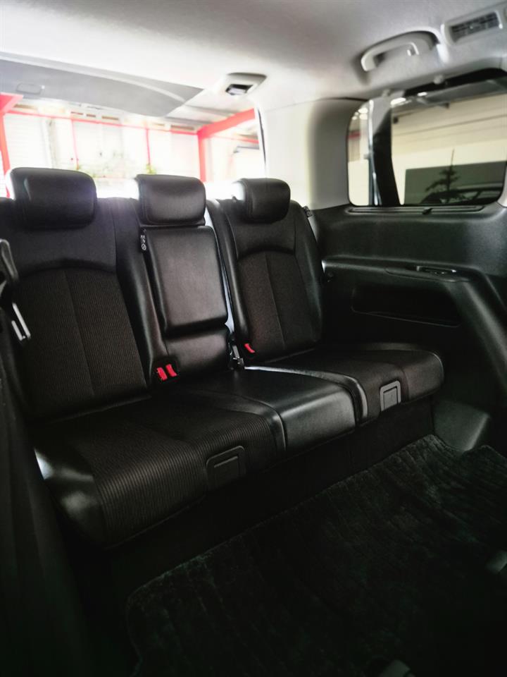 2017 Nissan Elgrand thumbnail