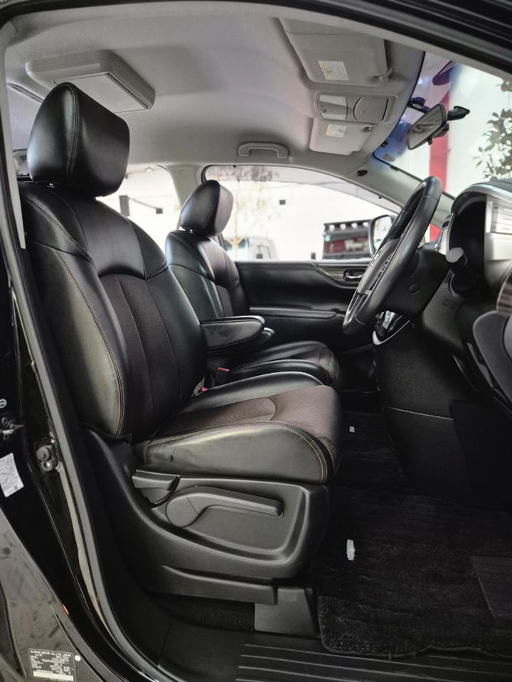 2017 Nissan Elgrand thumbnail
