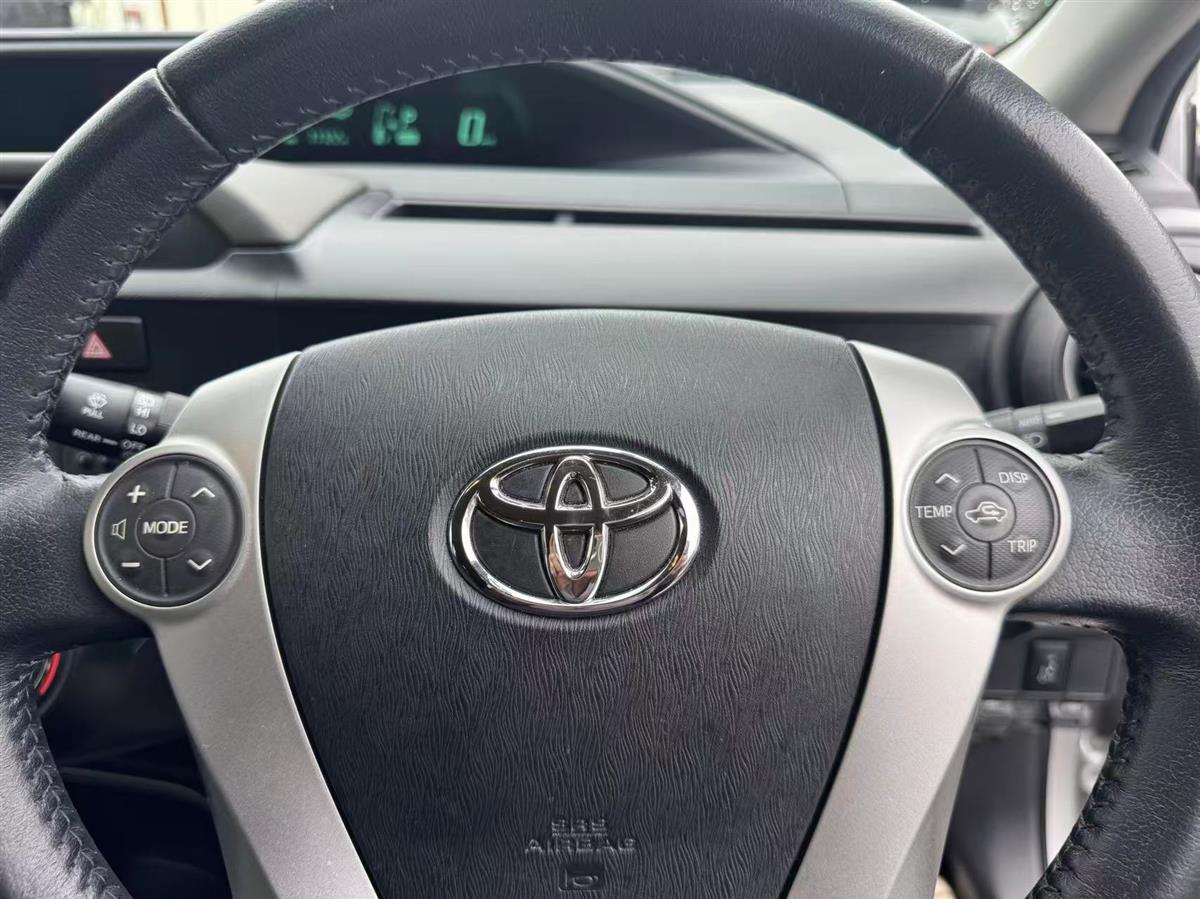 2013 Toyota Aqua thumbnail