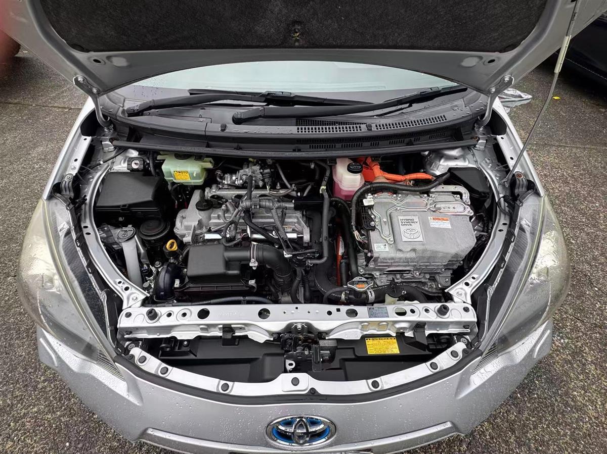 2013 Toyota Aqua thumbnail