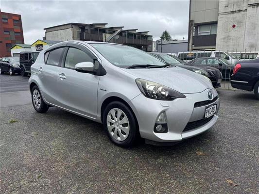 2013 Toyota Aqua thumbnail