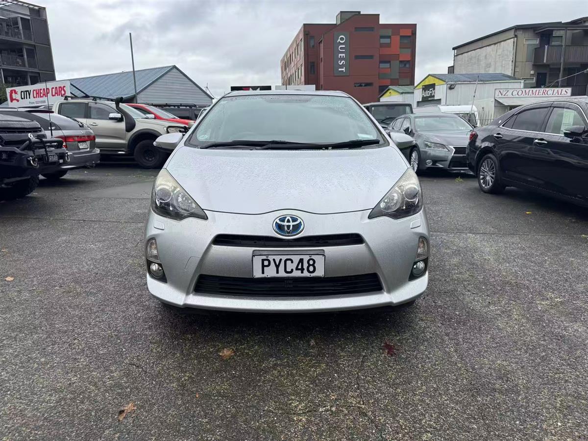 2013 Toyota Aqua thumbnail