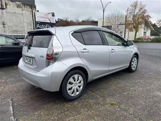 2013 Toyota Aqua thumbnail