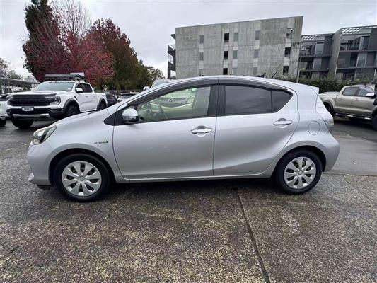 2013 Toyota Aqua thumbnail