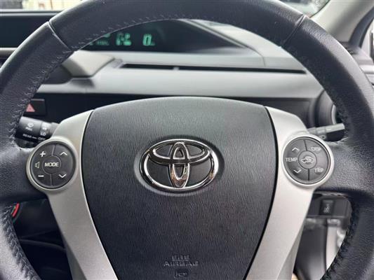 2013 Toyota Aqua thumbnail