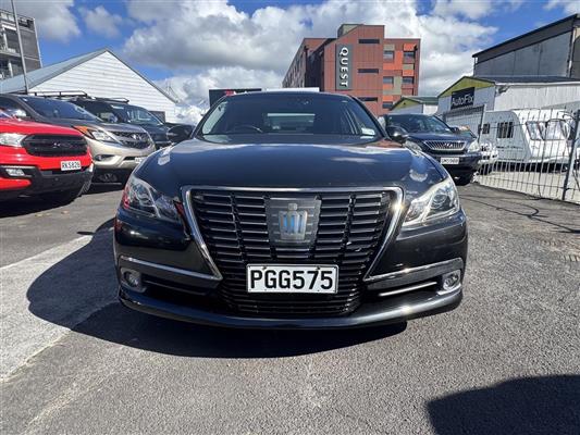 2014 Toyota Crown thumbnail
