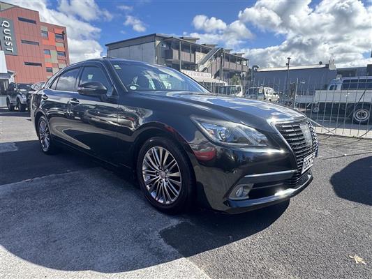 2014 Toyota Crown thumbnail