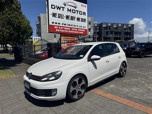 2011 Volkswagen Golf thumbnail