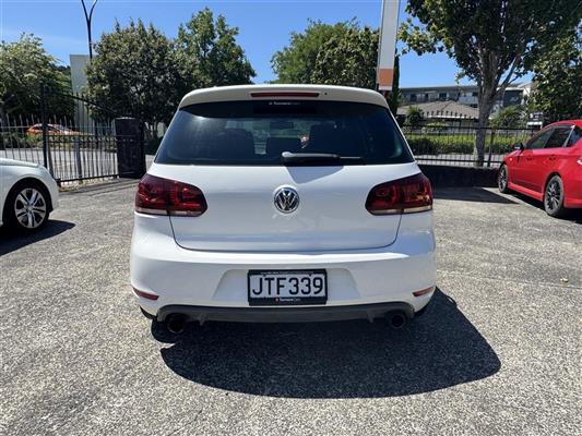 2011 Volkswagen Golf thumbnail