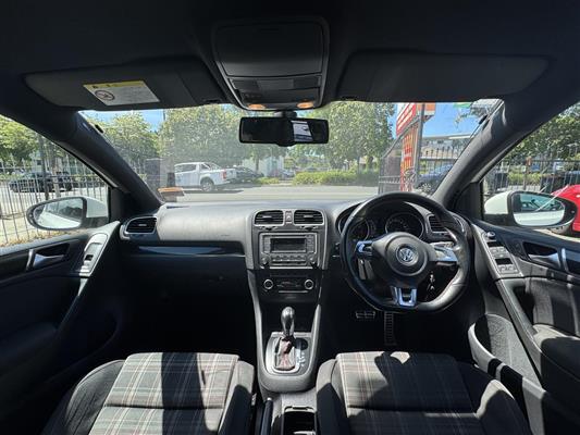 2011 Volkswagen Golf thumbnail