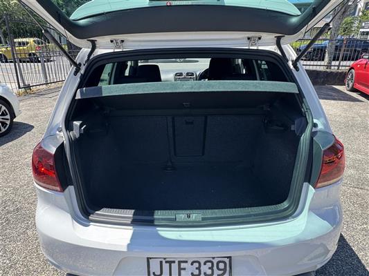 2011 Volkswagen Golf thumbnail