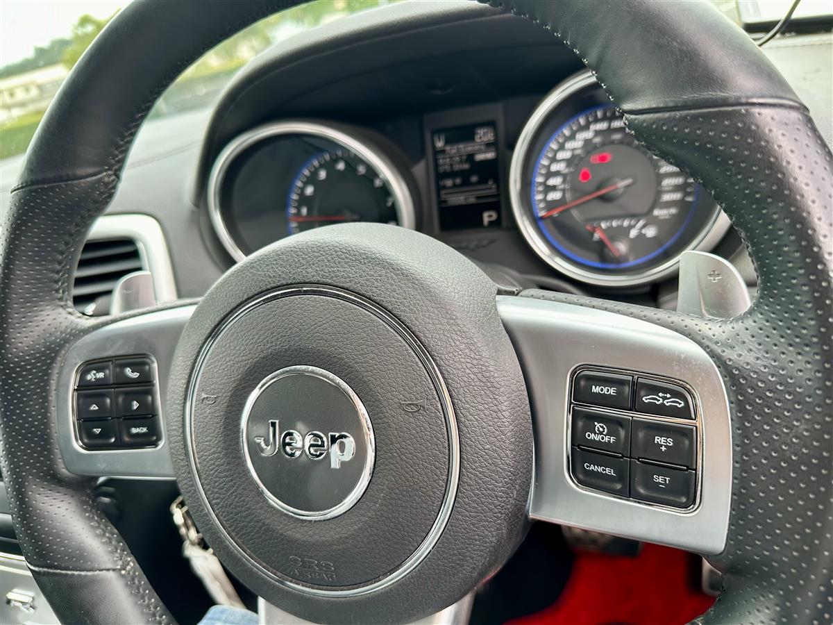 2013 Jeep Grand thumbnail