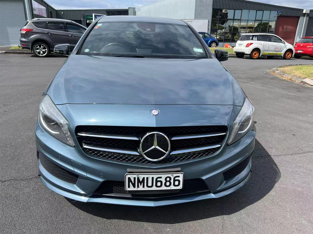 2014 Mercedes-Benz Hatchback thumbnail