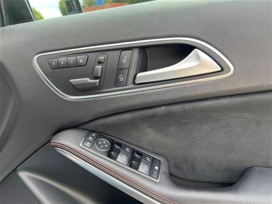 2014 Mercedes-Benz Hatchback thumbnail