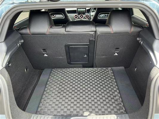 2014 Mercedes-Benz Hatchback thumbnail