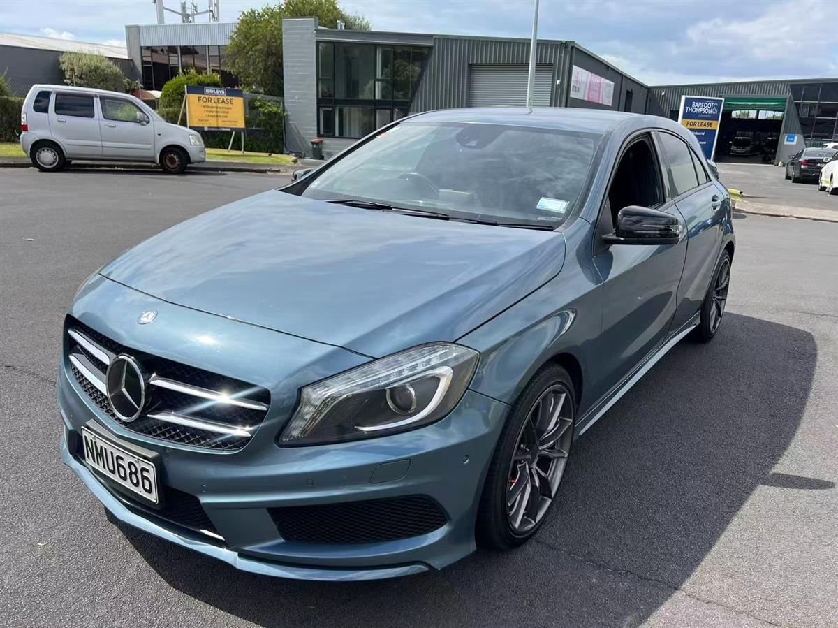 2014 Mercedes-Benz Hatchback thumbnail