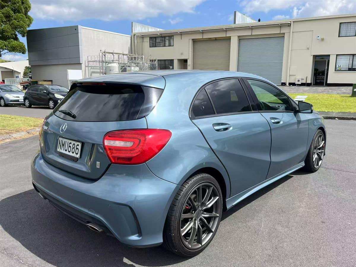 2014 Mercedes-Benz Hatchback thumbnail