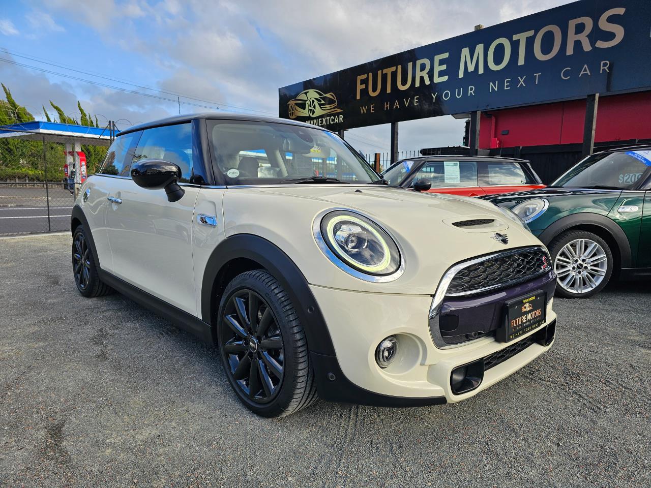 2021 Mini Cooper thumbnail