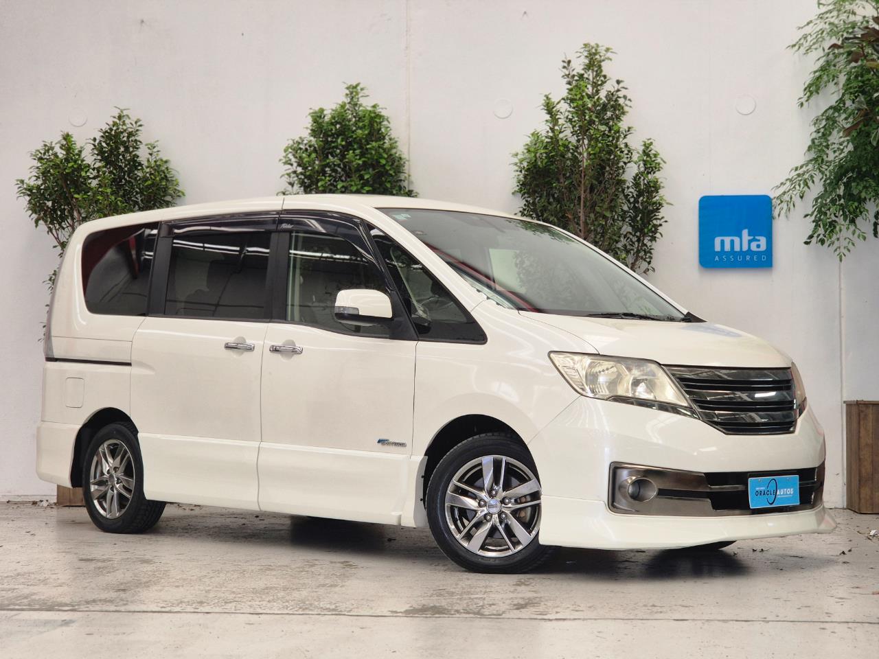 2013 Nissan Serena thumbnail