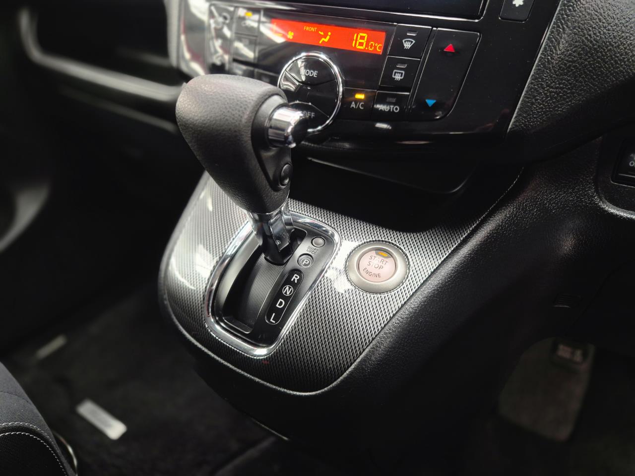 2013 Nissan Serena thumbnail