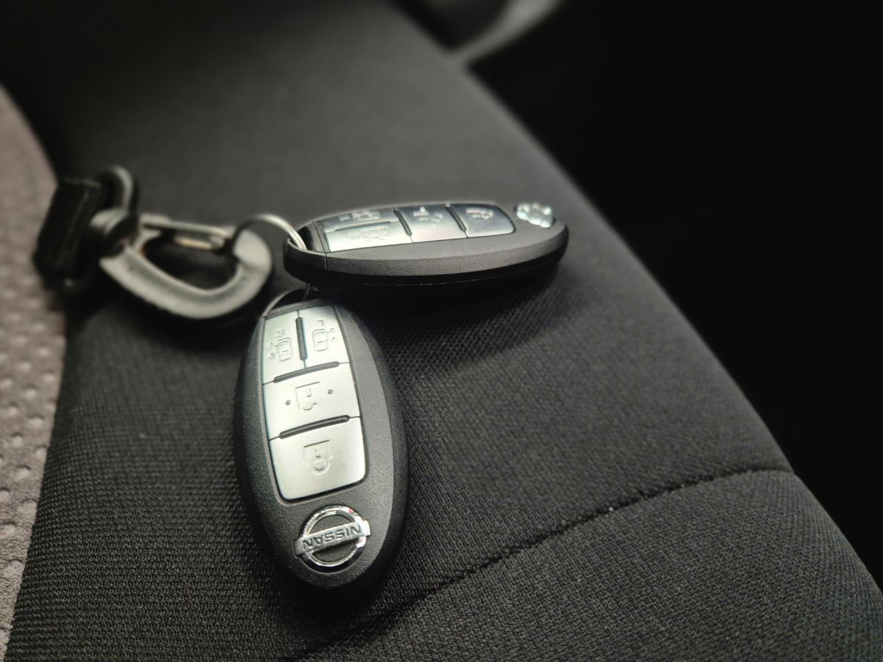 2013 Nissan Serena thumbnail
