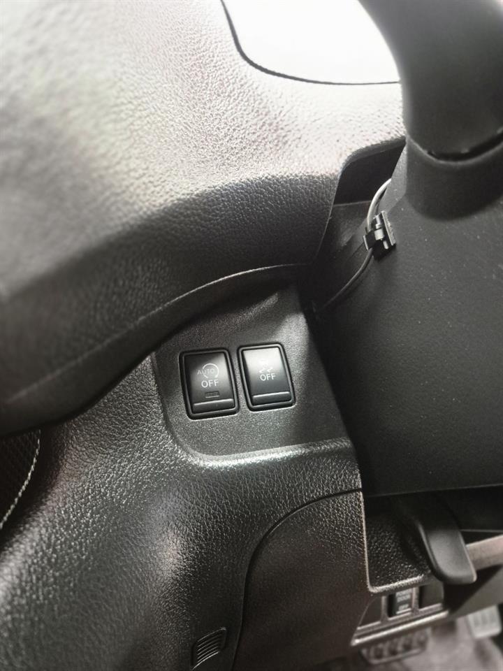 2013 Nissan Serena thumbnail