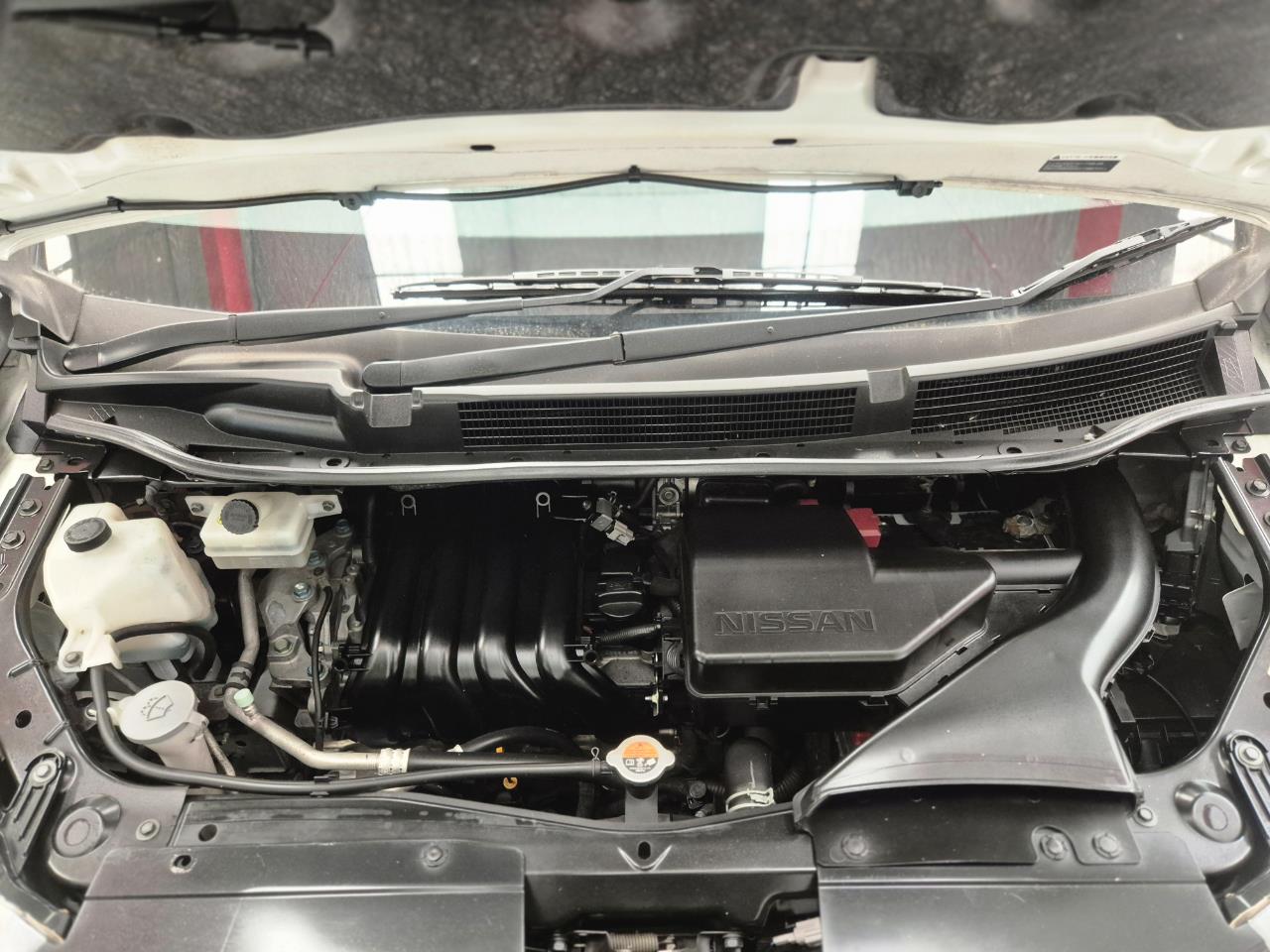 2013 Nissan Serena thumbnail