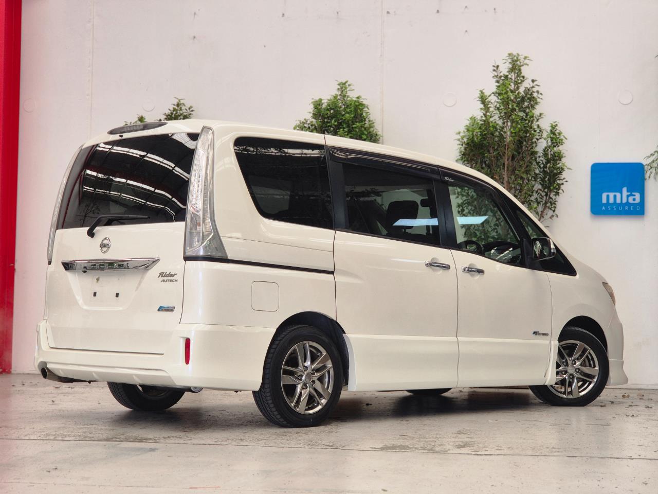 2013 Nissan Serena thumbnail