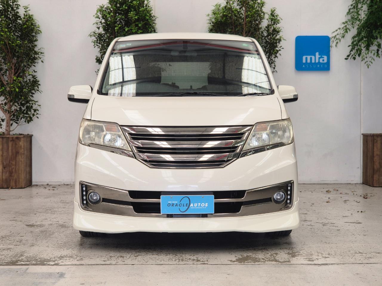 2013 Nissan Serena thumbnail