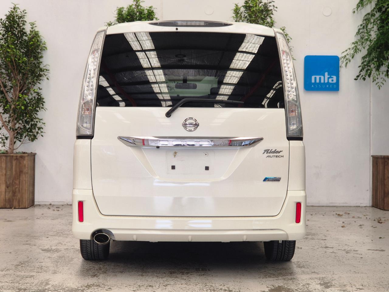 2013 Nissan Serena thumbnail