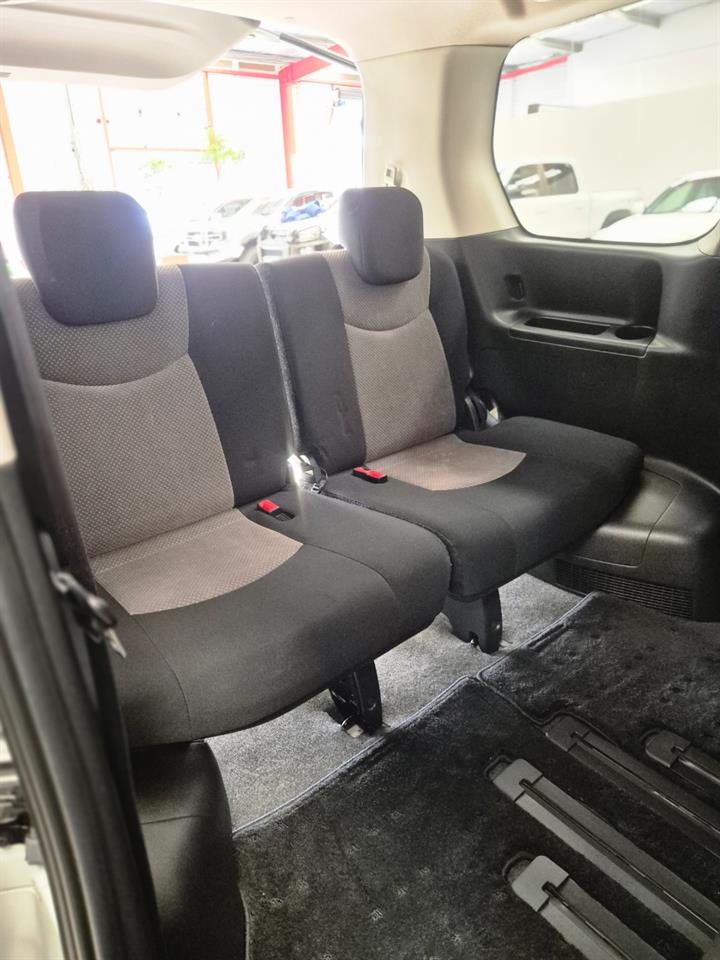 2013 Nissan Serena thumbnail
