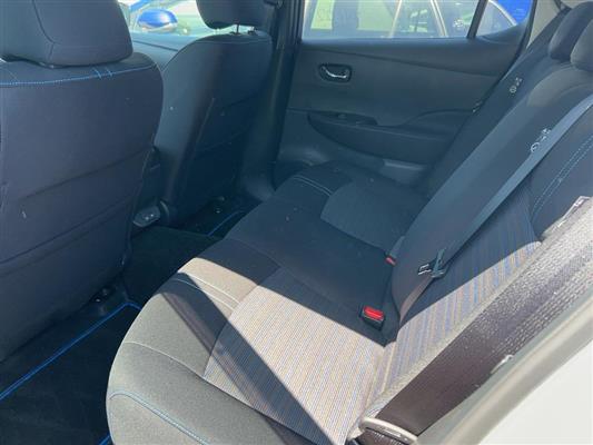 2022 Nissan Leaf thumbnail