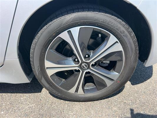 2022 Nissan Leaf thumbnail