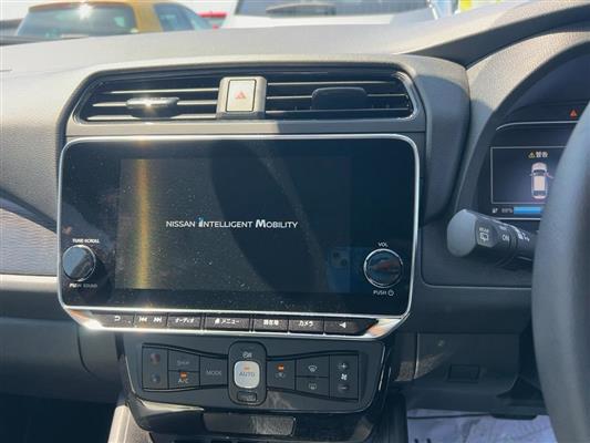 2022 Nissan Leaf thumbnail