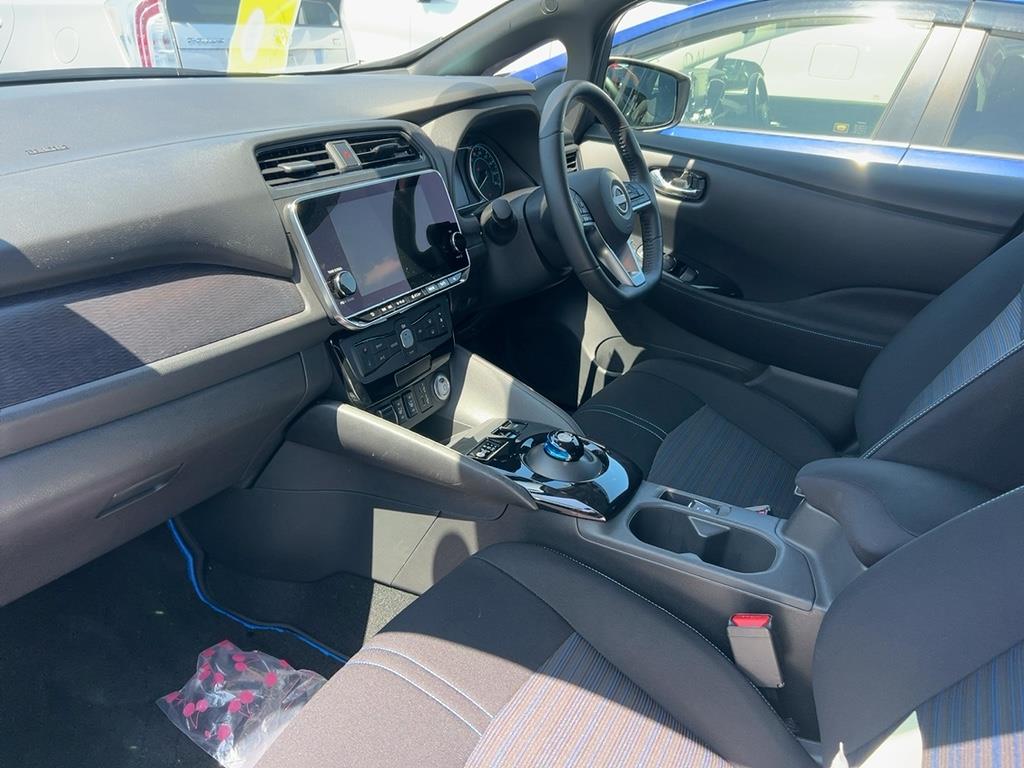 2022 Nissan Leaf thumbnail
